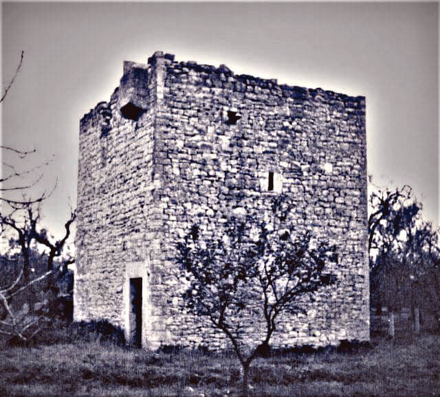La-torre-in-una-vecchia-foto-in-bianco-e-nero
