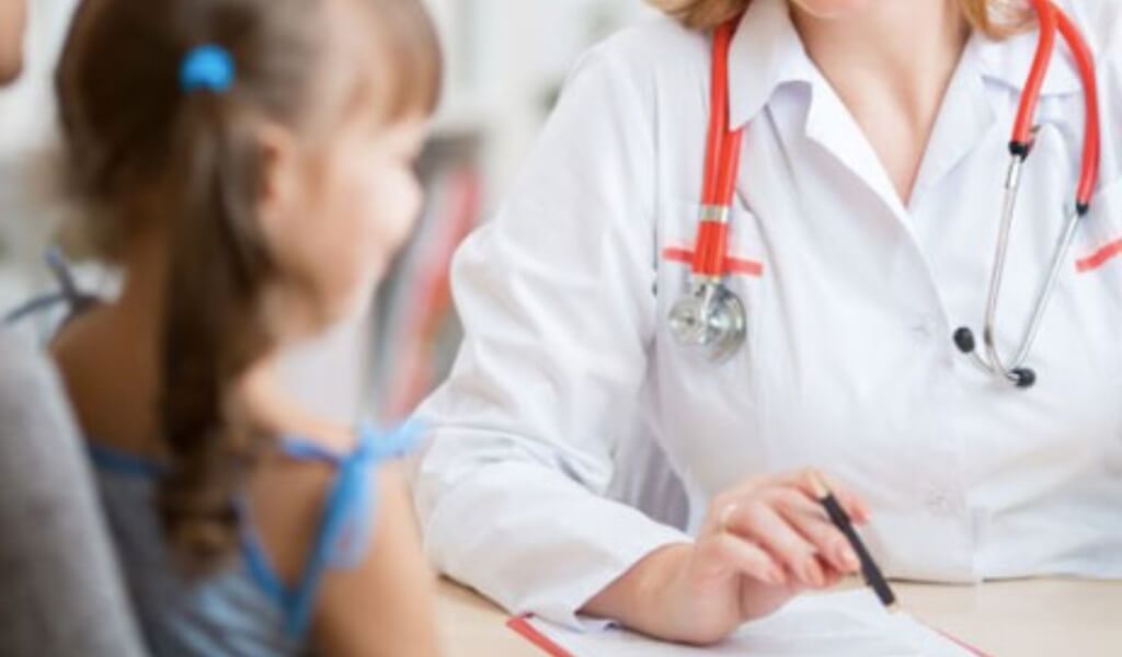 Cure e vaccini per i bambini da mattina a sera