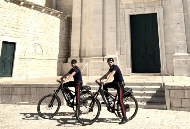 Da Barletta a Trani i carabinieri vanno in sella alle e-bike