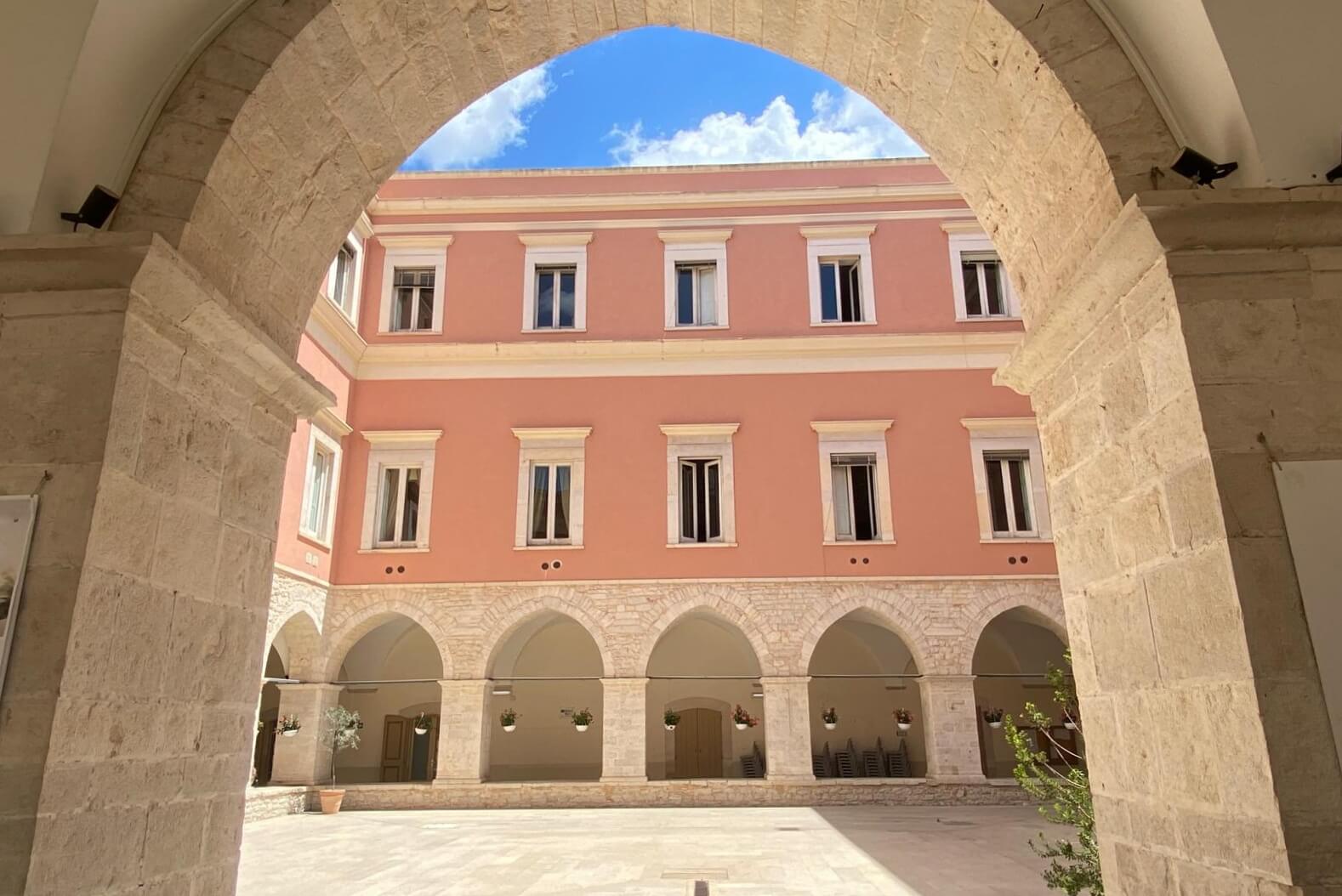 Corato si racconta nel chiostro del Palazzo di Città