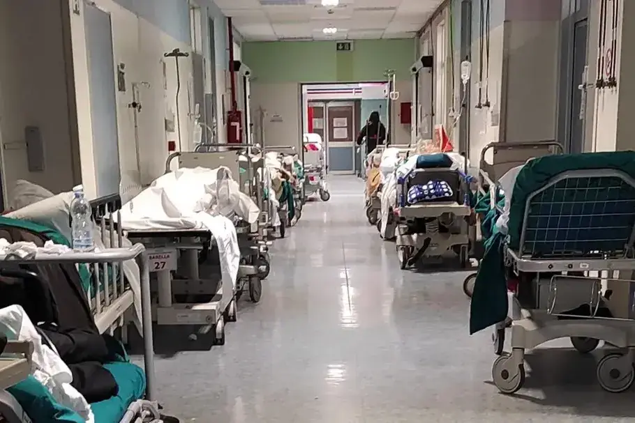 Decaro denuncia il rischio di collasso per la sanità pubblica